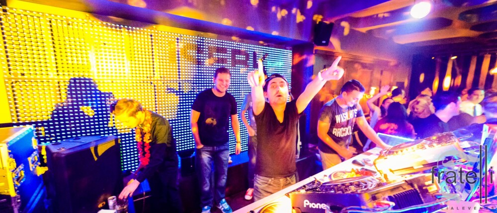 Atmosfera incendiara intr-un club din Timisoara, cu DJ JSebK. Vezi GALERIE FOTO de la eveniment - Imaginea 3