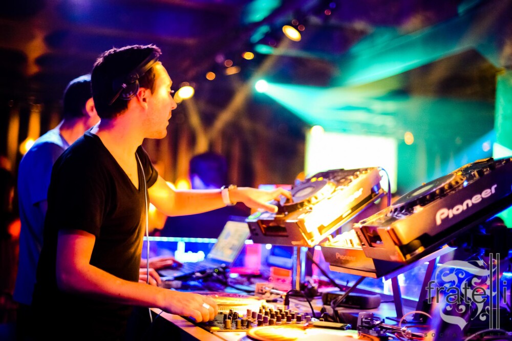 Atmosfera incendiara intr-un club din Timisoara, cu DJ JSebK. Vezi GALERIE FOTO de la eveniment - Imaginea 5