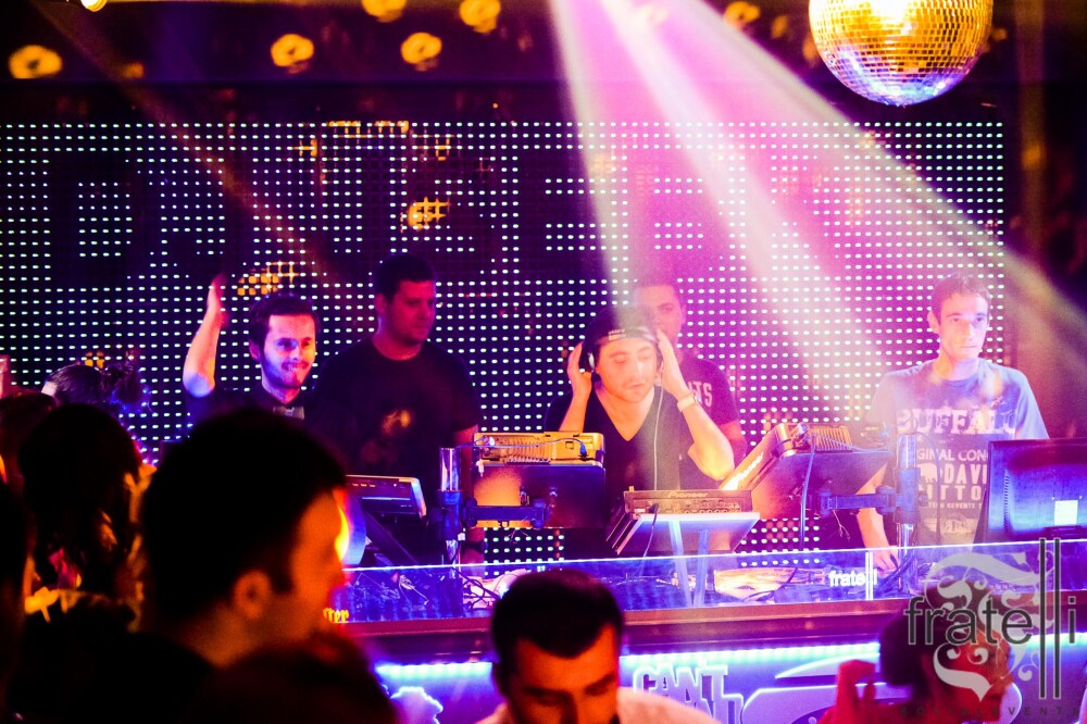 Atmosfera incendiara intr-un club din Timisoara, cu DJ JSebK. Vezi GALERIE FOTO de la eveniment - Imaginea 7