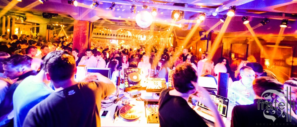 Atmosfera incendiara intr-un club din Timisoara, cu DJ JSebK. Vezi GALERIE FOTO de la eveniment - Imaginea 14