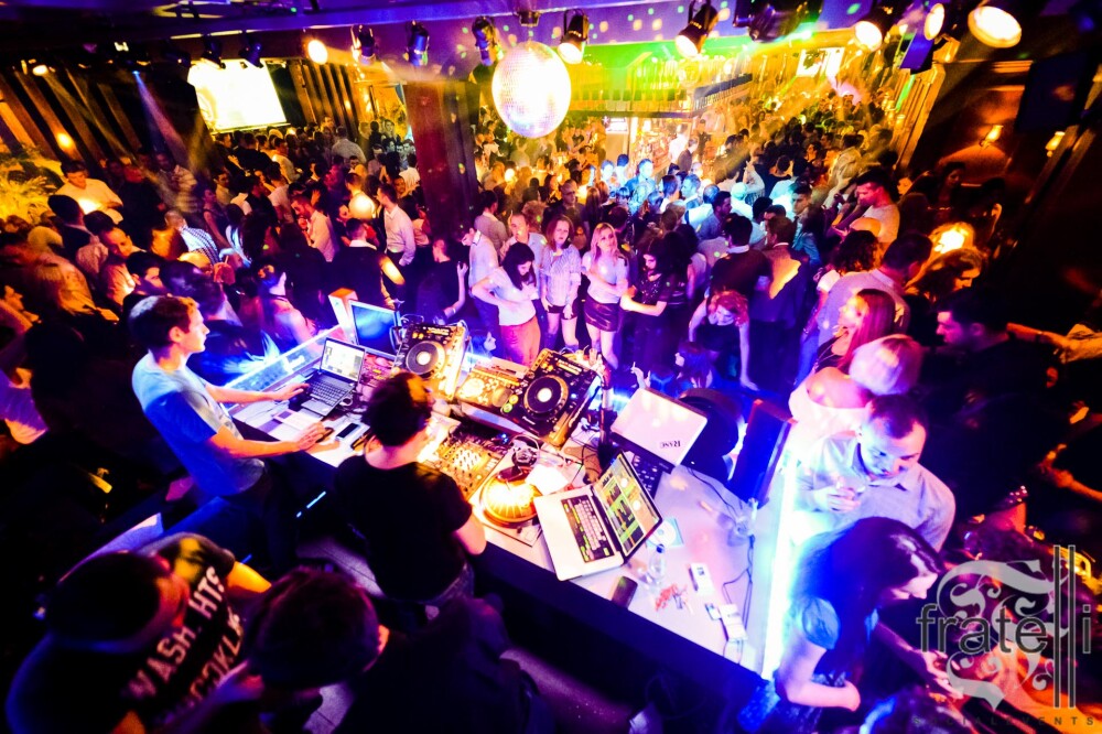 Atmosfera incendiara intr-un club din Timisoara, cu DJ JSebK. Vezi GALERIE FOTO de la eveniment - Imaginea 15