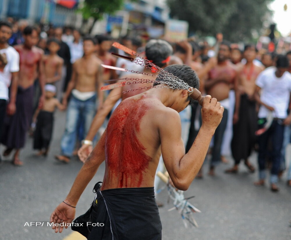 Ashura, sarbatoarea cu ritualuri barbare, oameni mutilati si strazi inecate in sange. GALERIE FOTO - Imaginea 3