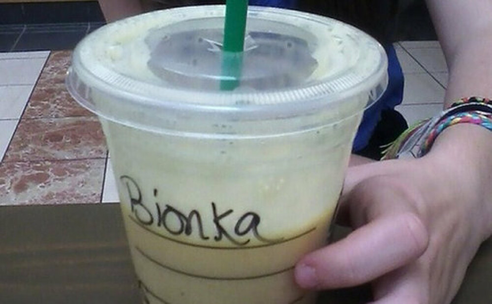 Topul celor mai haioase nume scrise gresit pe paharele de la Starbucks - Imaginea 1