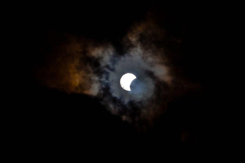 ECLIPSA HIBRID de soare in imagini. Cum a aratat ultima eclipsa a anului 2013 - Imaginea 3