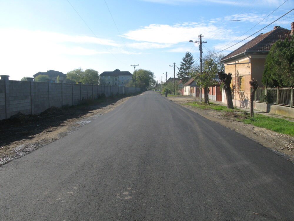 Cinci strazi de pamant de la marginea orasului au fost asfaltate. Cat a fost investitia. FOTO - Imaginea 2