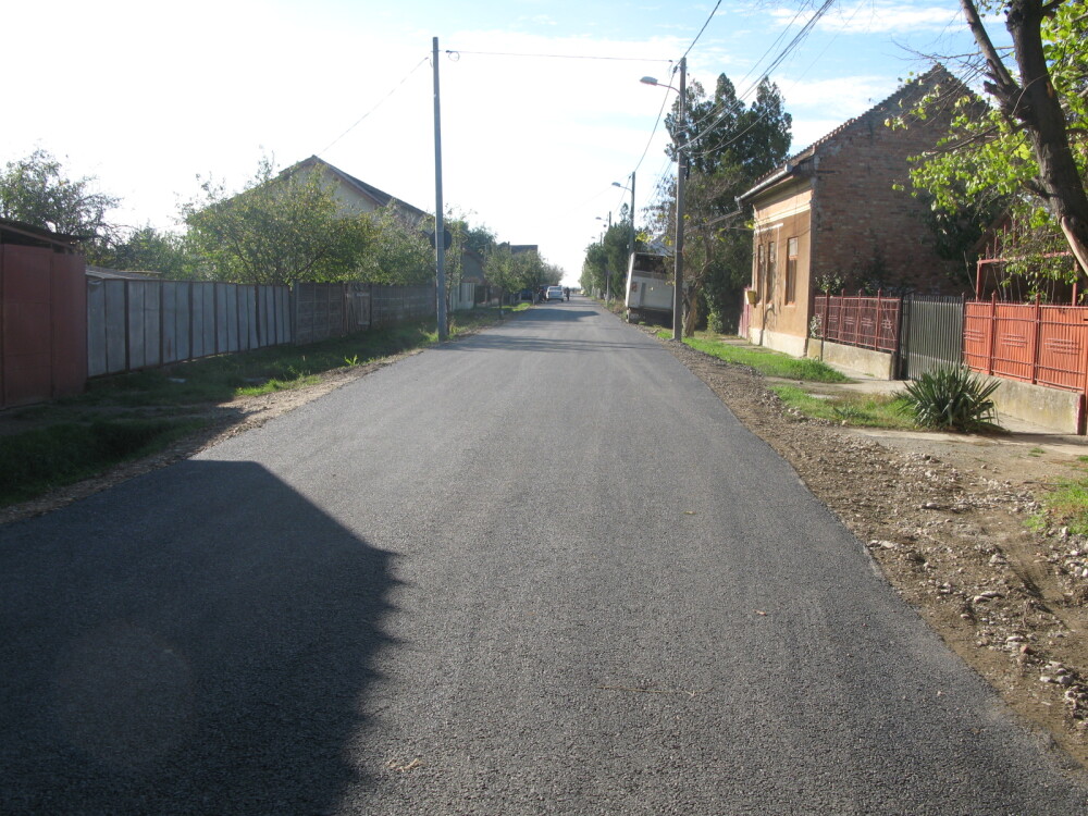 Cinci strazi de pamant de la marginea orasului au fost asfaltate. Cat a fost investitia. FOTO - Imaginea 4