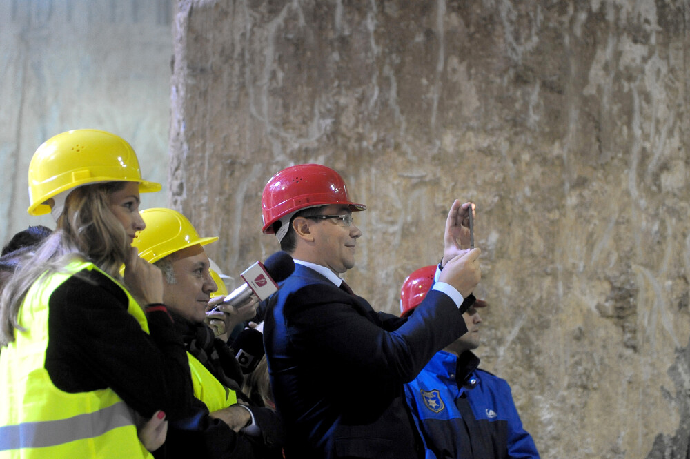 Ponta a filmat cu telefonul spargerea tunelului de metrou: 