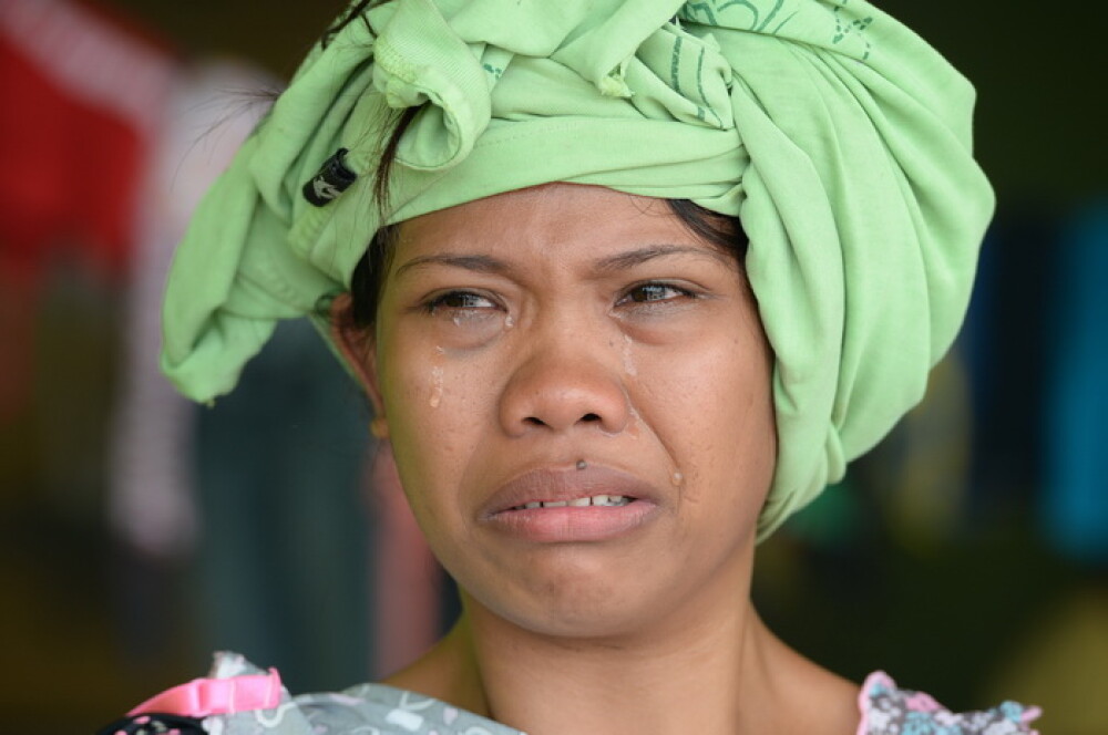 Imaginile DEZASTRULUI in Filipine. Locuitorii loviti de taifun jefuiesc mortii pentru a supravietui - Imaginea 1