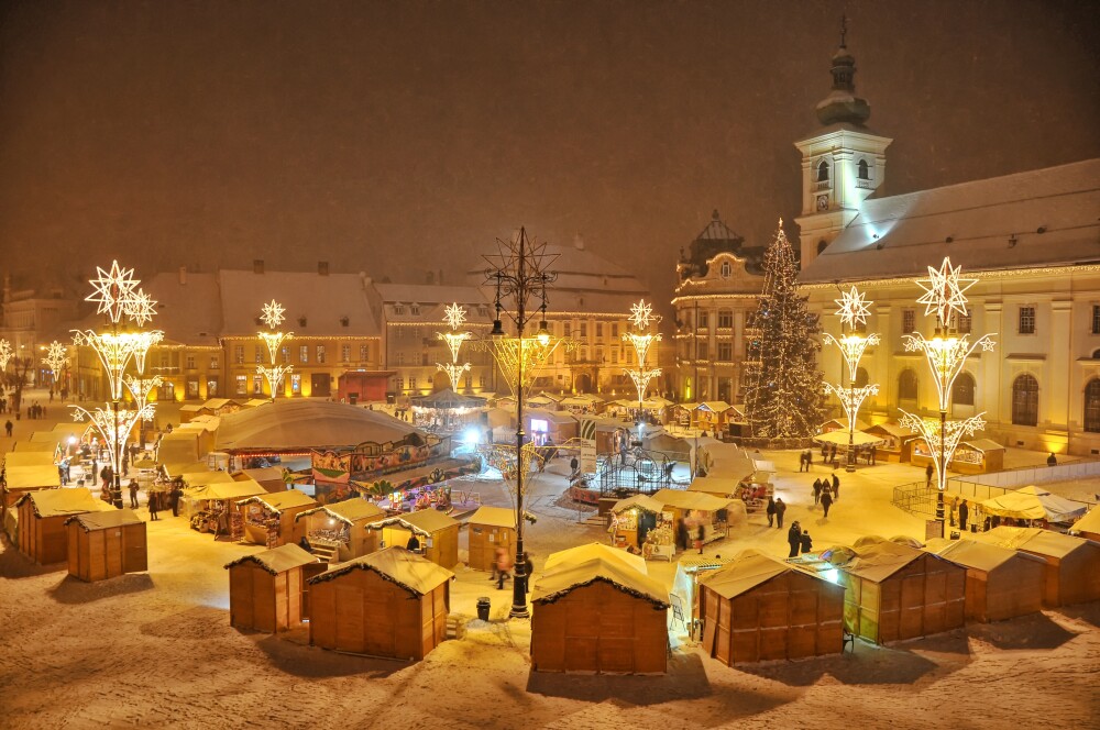 Mos Craciun si-a deschis santier in centrul Sibiului - Imaginea 2