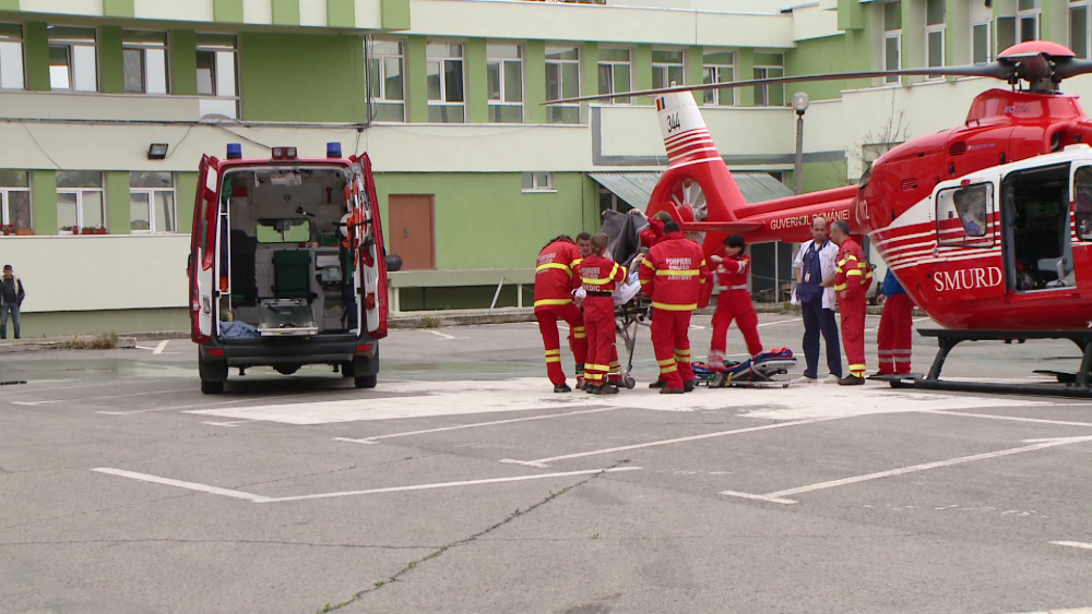 Interventie de urgenta. Un barbat din Craiova a fost adus cu un elicopter SMURD la Timisoara - Imaginea 1