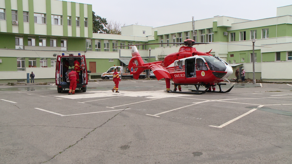 Interventie de urgenta. Un barbat din Craiova a fost adus cu un elicopter SMURD la Timisoara - Imaginea 3