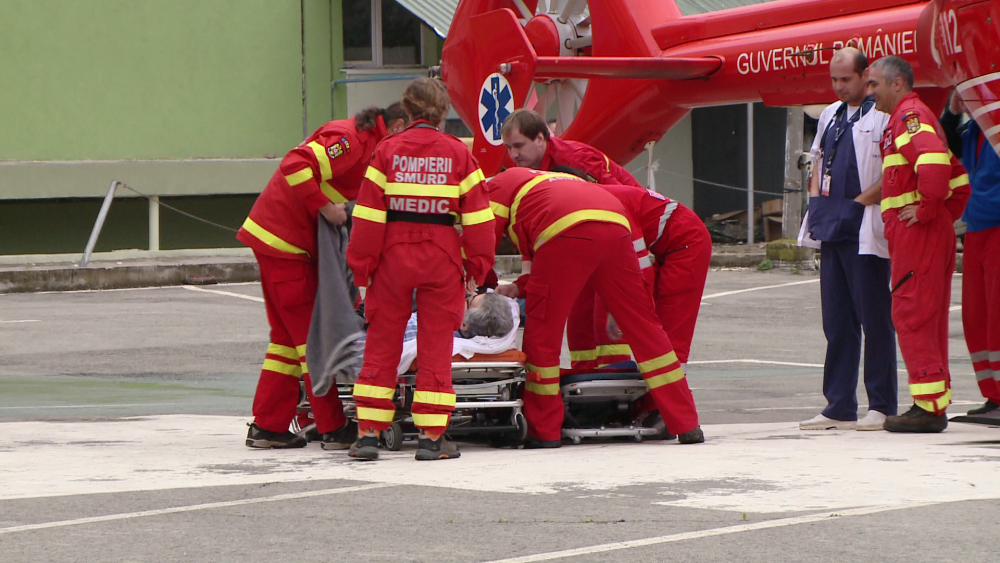 Interventie de urgenta. Un barbat din Craiova a fost adus cu un elicopter SMURD la Timisoara - Imaginea 5