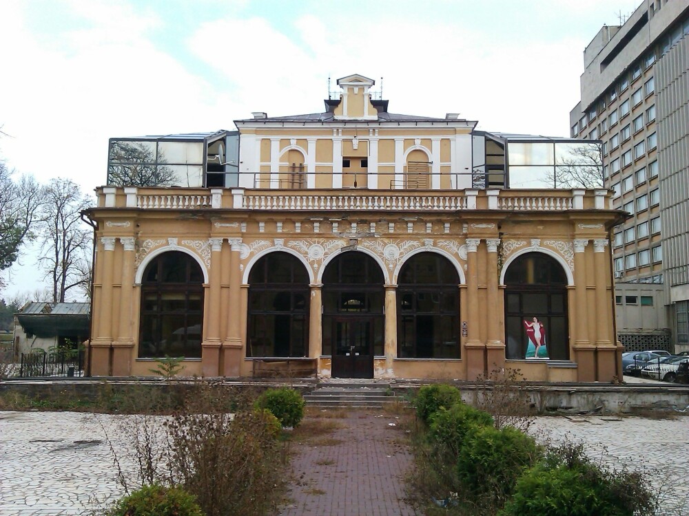 Cazinoul din Arad a ajuns in paragina. Vezi cum arata cladirea declarata monument istoric - Imaginea 1