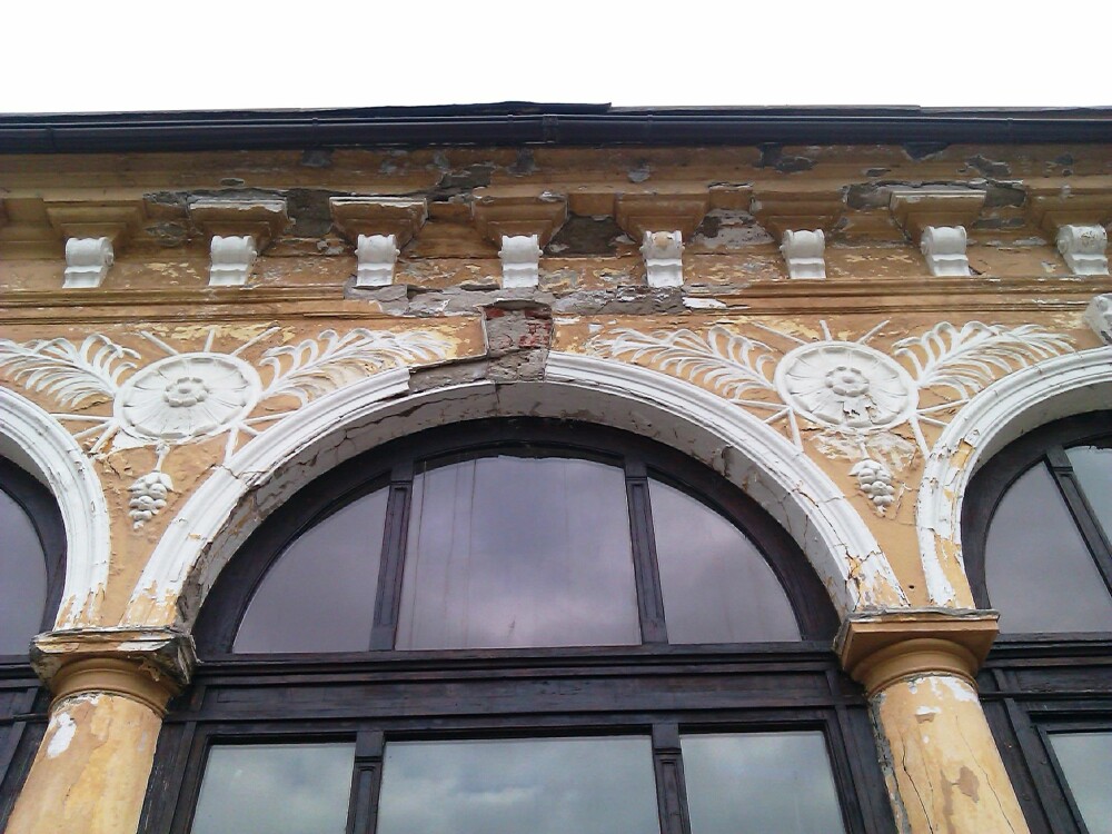 Cazinoul din Arad a ajuns in paragina. Vezi cum arata cladirea declarata monument istoric - Imaginea 4