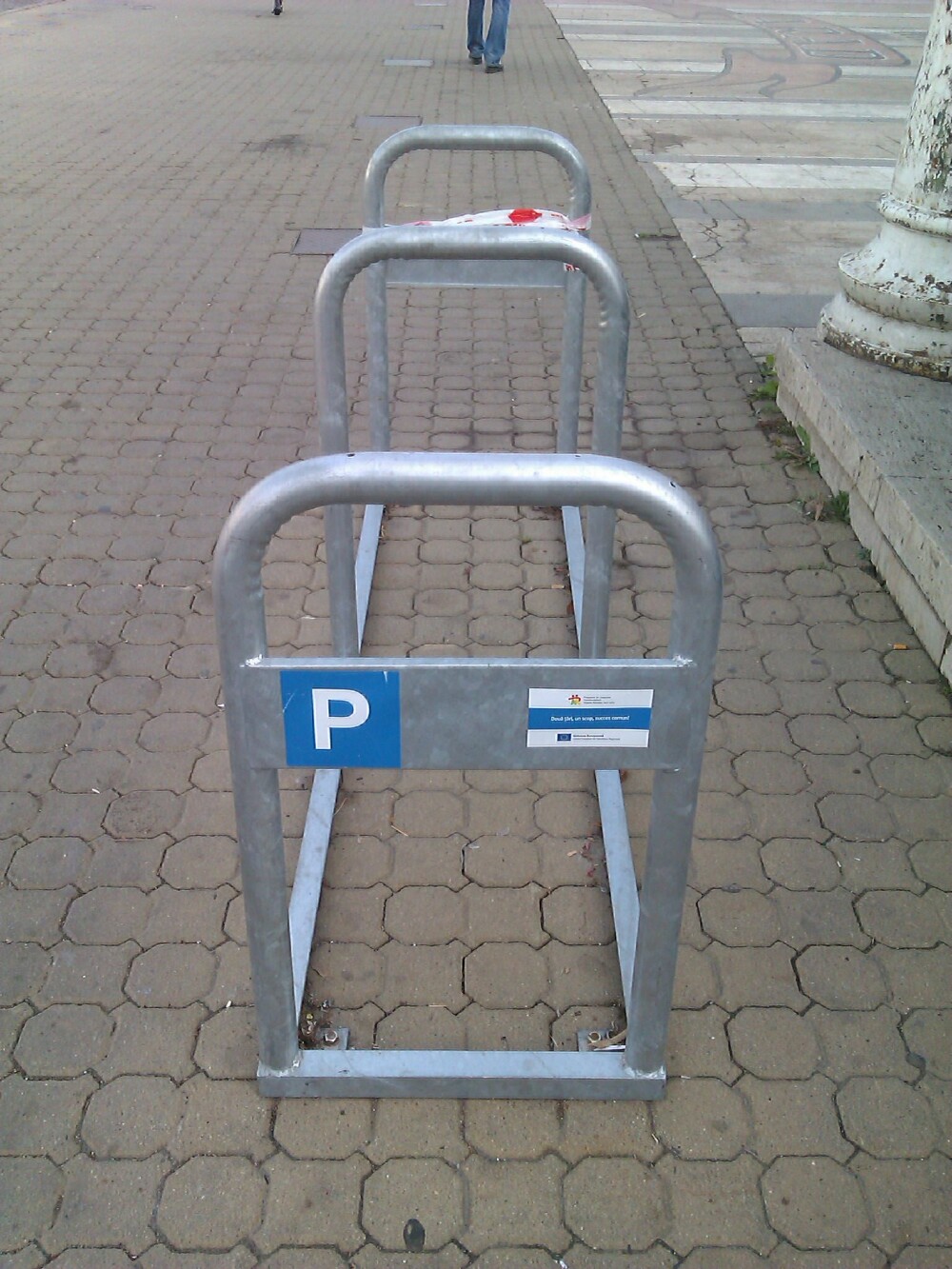 Noile rastele amplasate in Arad, considerate o alegere neinspirata de catre biciclisti. Afla motivul - Imaginea 3