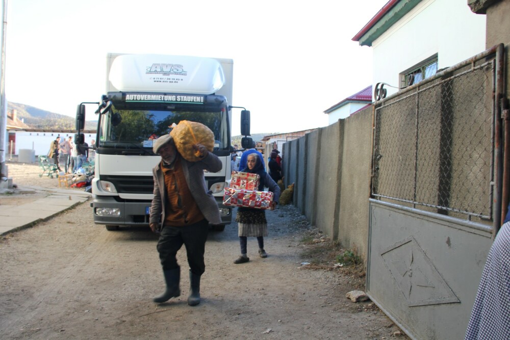 Aproape 150 de tone de ajutoare, in 13 camioane, au sosit in Arad. Afla cine sunt beneficiarii - Imaginea 3