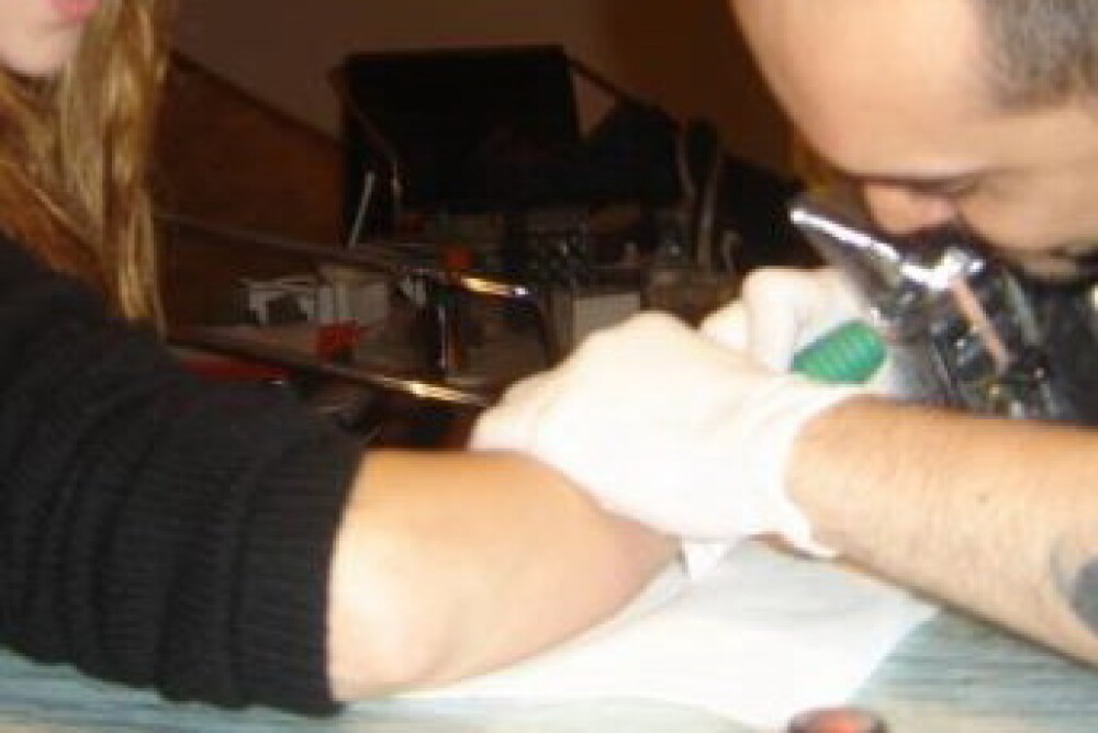Reactia alergica violenta pe care facut-o o femeie dupa ce s-a tatuat. GALERIE FOTO - Imaginea 5
