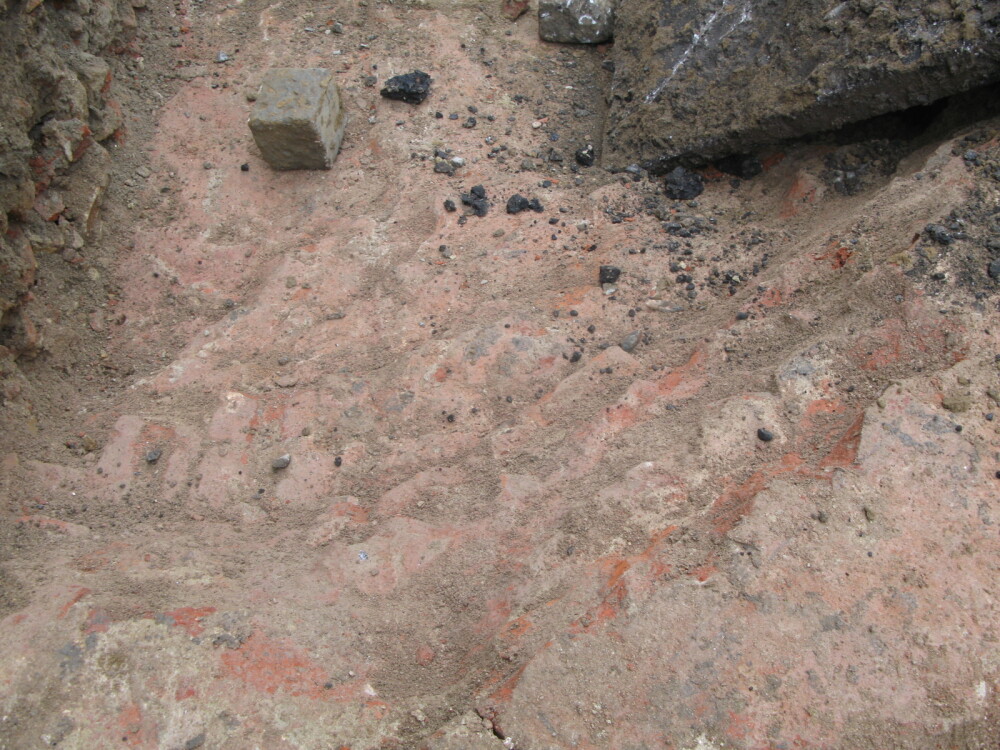 FOTO! Au fost descoperite vestigii arheologice in Piata Sfantul Gheorghe. Ce se va intampla - Imaginea 6
