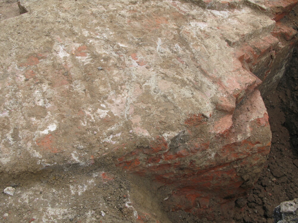 FOTO! Au fost descoperite vestigii arheologice in Piata Sfantul Gheorghe. Ce se va intampla - Imaginea 9