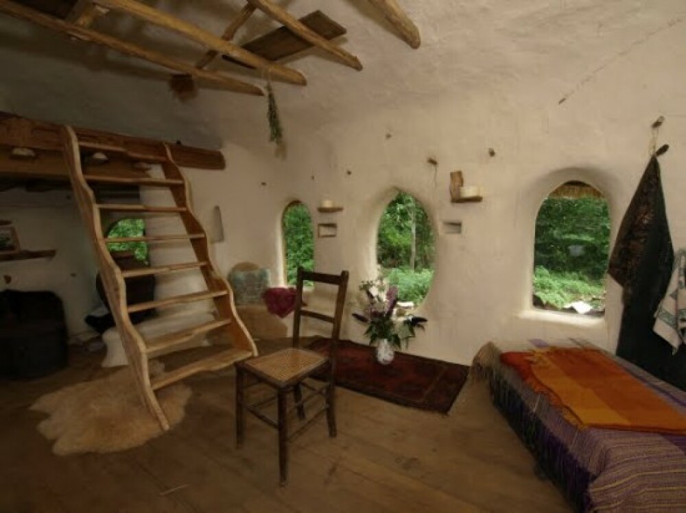 Un fermier britanic si-a construit propria casa de hobbit cu doar 180 de euro. FOTO - Imaginea 2
