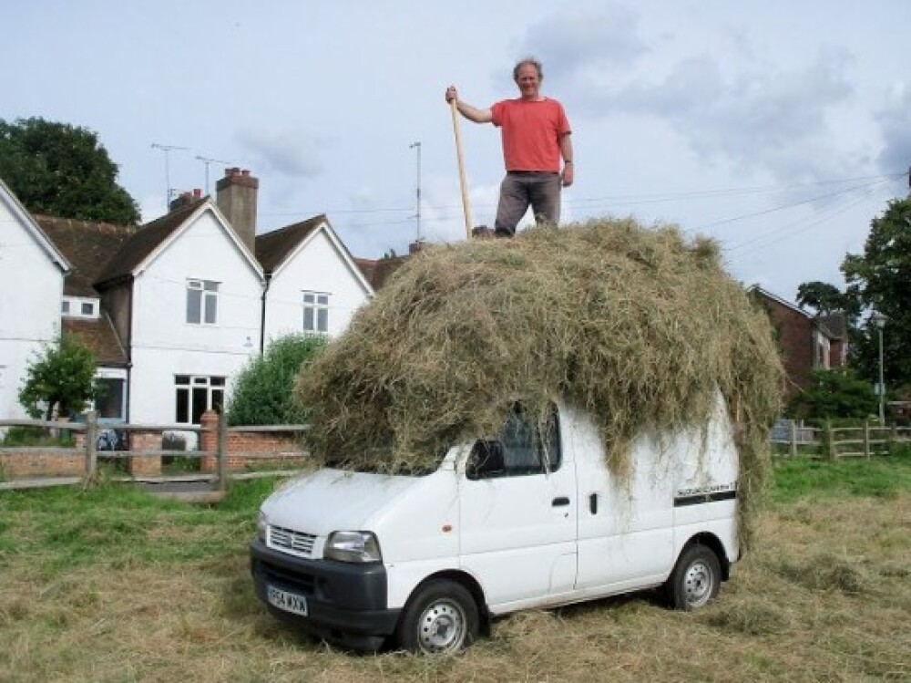Un fermier britanic si-a construit propria casa de hobbit cu doar 180 de euro. FOTO - Imaginea 4