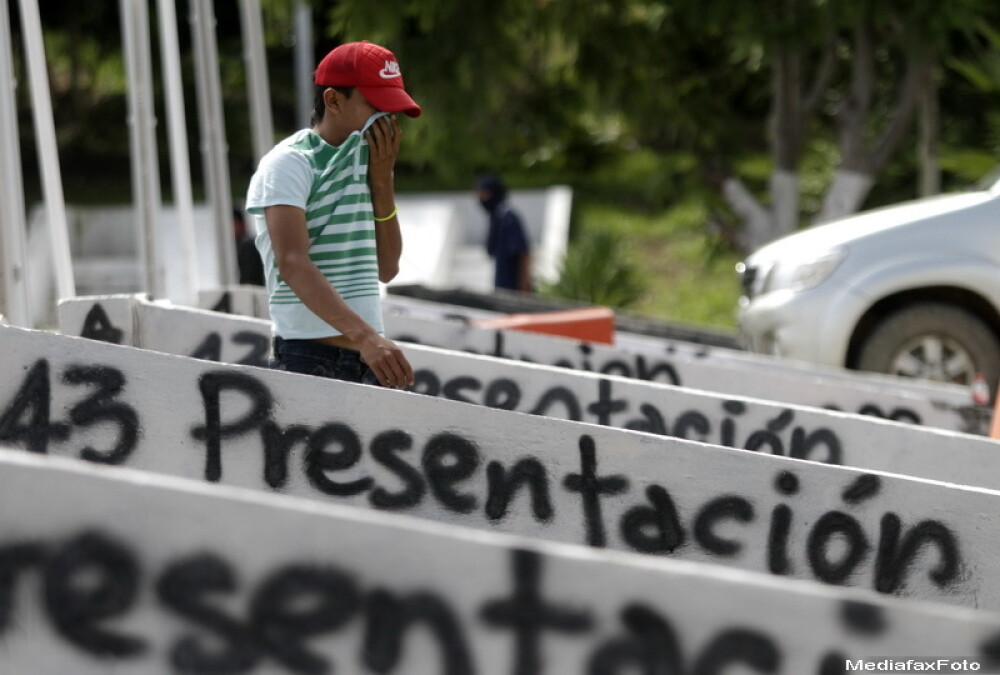 Proteste extrem de violente in Mexic, dupa anuntul ca toti cei 43 de studenti disparuti ar fi fost ucisi - Imaginea 1