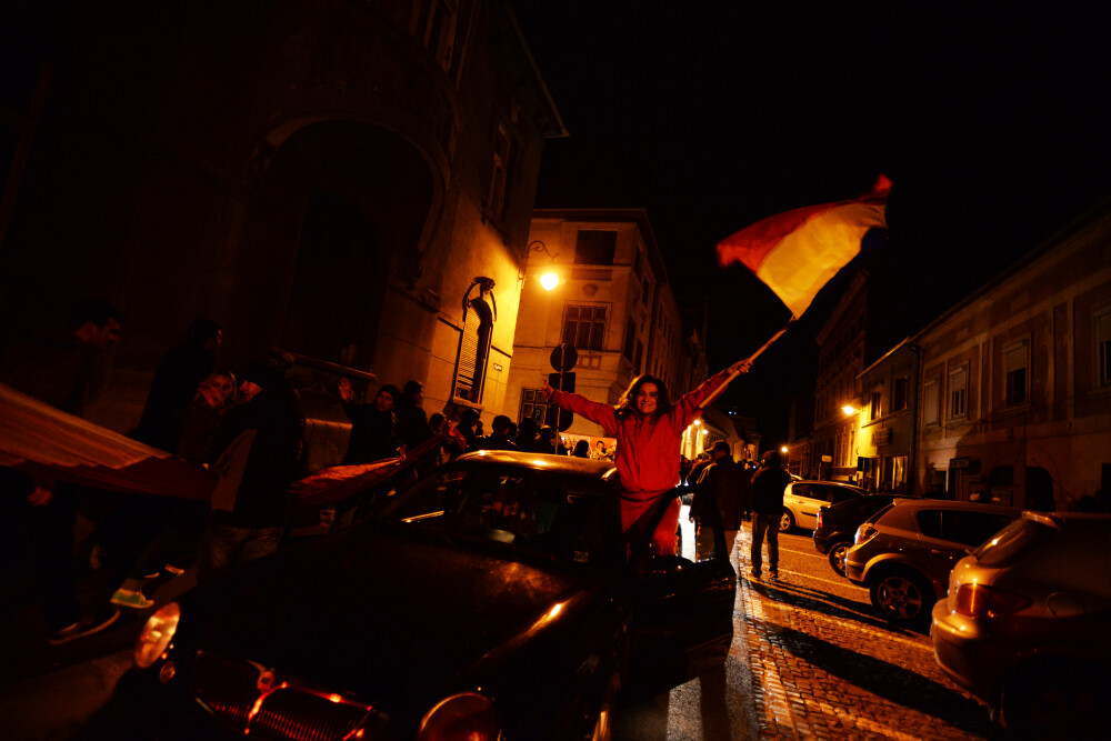 Imaginile UNEI NOPTI ISTORICE. Romanii au iesit in strada in marile orase ale tarii in semn de solidaritate cu DIASPORA - Imaginea 14