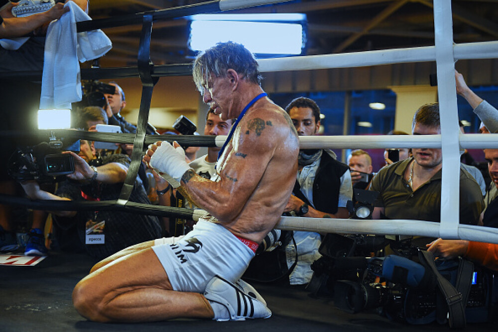 Mickey Rourke a slabit 15 kg si urca in ring dupa 20 de ani de pauza. Cum se antreneaza actorul la 62 de ani. GALERIE FOTO - Imaginea 8
