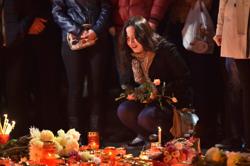 Incendiul din Colectiv, 10 ani. Imagini greu de privit, cele mai dureroase momente. Tragedia care a scos România în stradă - Imaginea 12