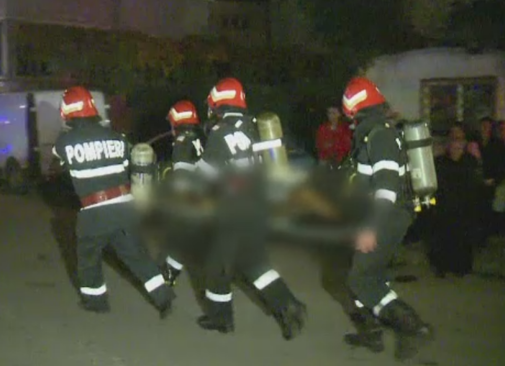 Incendiul din Colectiv, 10 ani. Imagini greu de privit, cele mai dureroase momente. Tragedia care a scos România în stradă - Imaginea 11