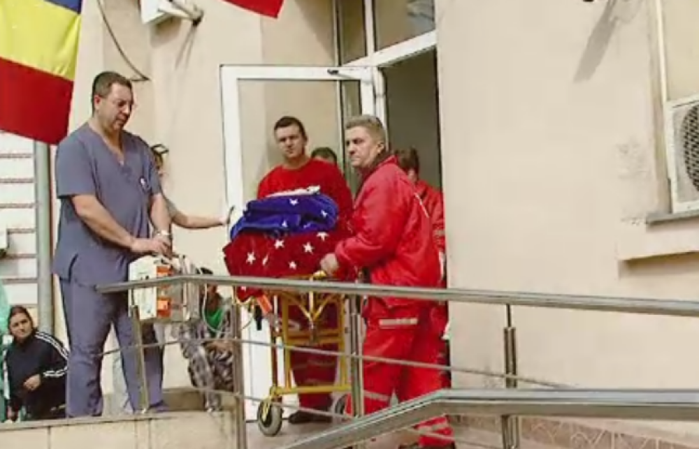 Incendiul din Colectiv, 10 ani. Imagini greu de privit, cele mai dureroase momente. Tragedia care a scos România în stradă - Imaginea 10