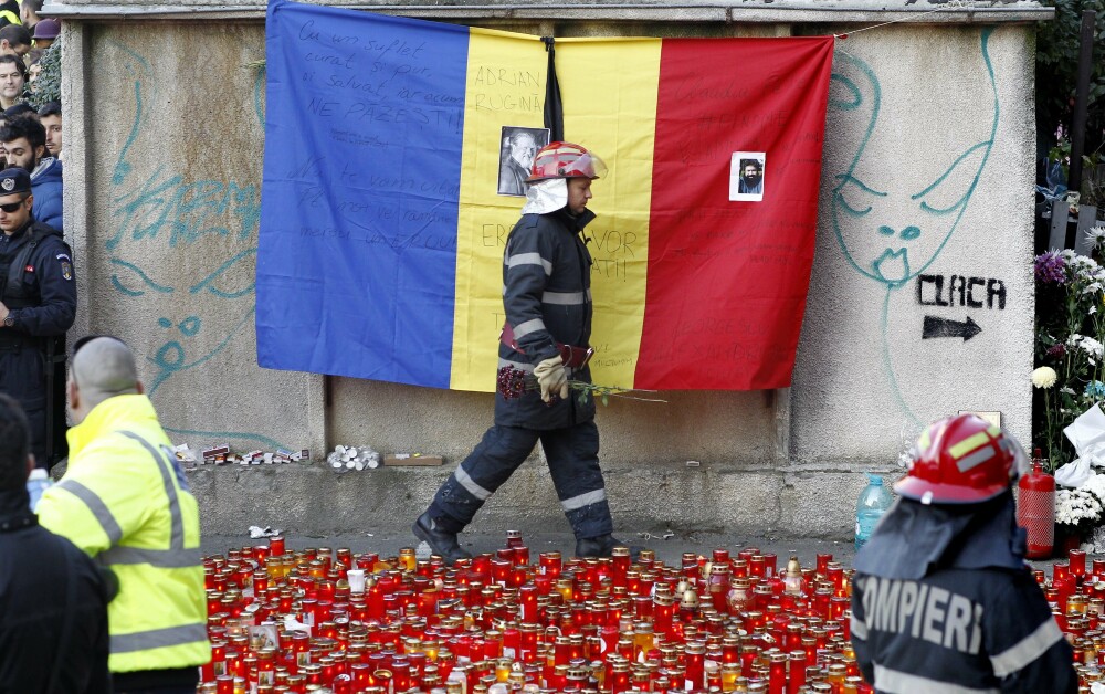 Incendiul din Colectiv, 10 ani. Imagini greu de privit, cele mai dureroase momente. Tragedia care a scos România în stradă - Imaginea 17