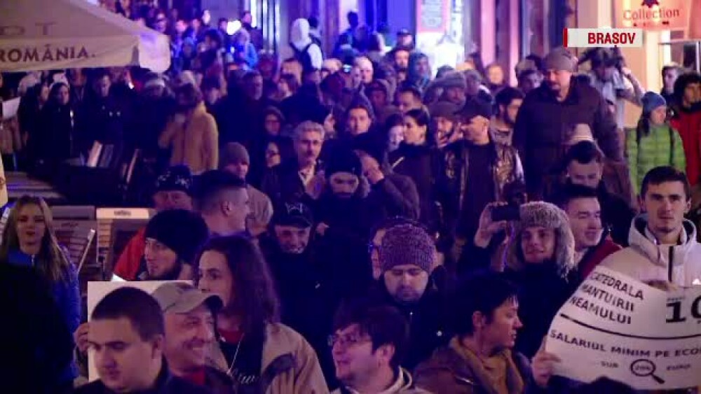 Proteste in toata Romania si in strainatate. Zeci de mii de oameni au cerut si demisia parlamentarilor. 