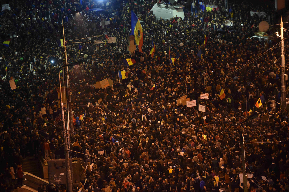 CORUPTIA UCIDE. 15.000 de oameni au protestat pentru schimbare in Piata Universitatii. 