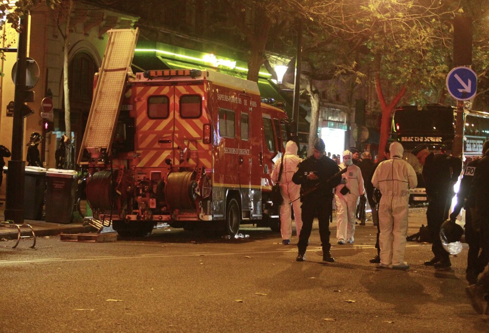 ATENTATE TERORISTE LA PARIS. Bilantul a urcat la 129 de morti. Detalii din ancheta: Teroristii, impartiti in trei echipe - Imaginea 10