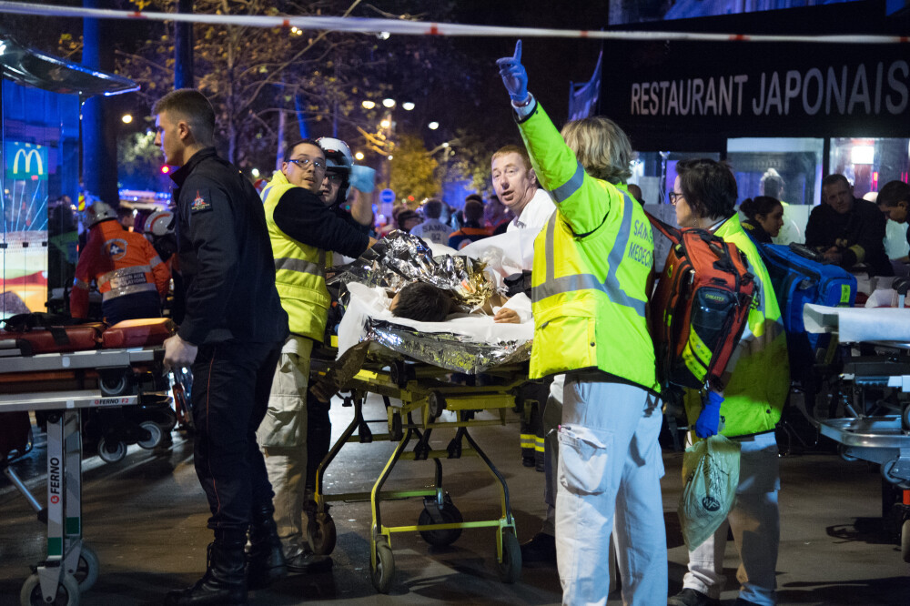 ATENTATE TERORISTE LA PARIS. Bilantul a urcat la 129 de morti. Detalii din ancheta: Teroristii, impartiti in trei echipe - Imaginea 12