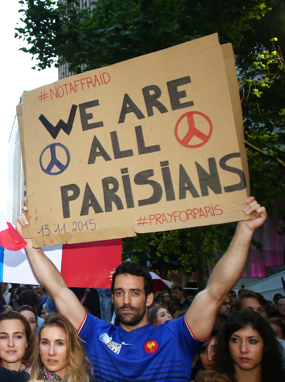 Noaptea in care libertatea a devenit prizoniera teroristilor. Omagiile aduse in intreaga lume dupa atentatele de la Paris - Imaginea 2