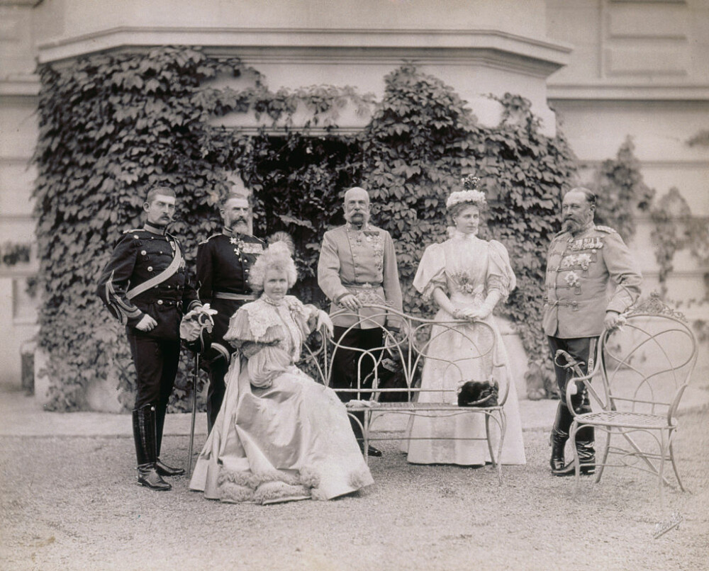 Ziua în care s-a născut Regina Maria a României. A fost cerută în căsătorie de bunicul Reginei Elisabeta. GALERIE FOTO - Imaginea 15