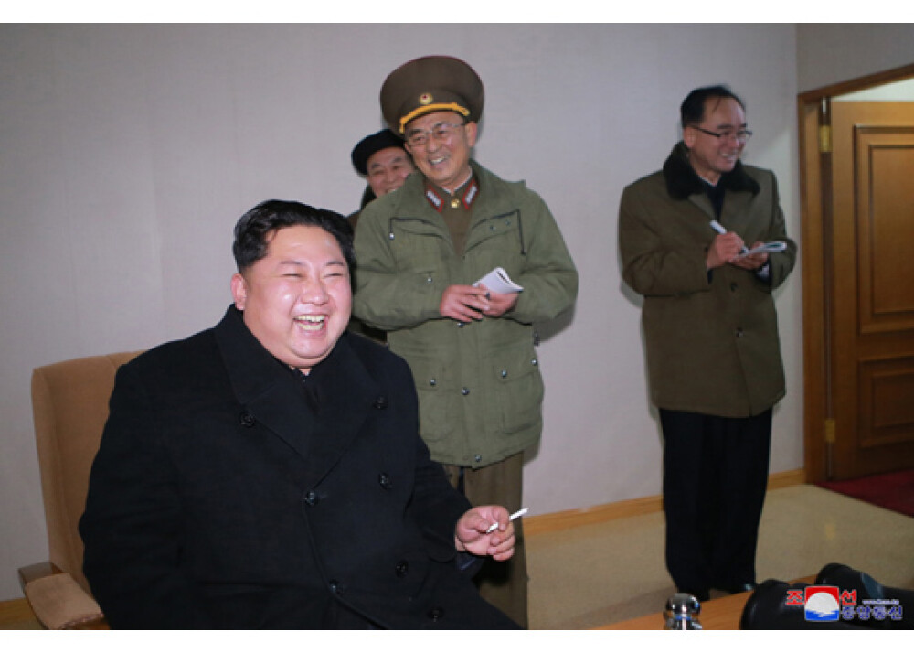 Kim Jong-Un a oprit trenul blindat ca să fumeze în gară. Cine i-a cărat scrumiera - Imaginea 3