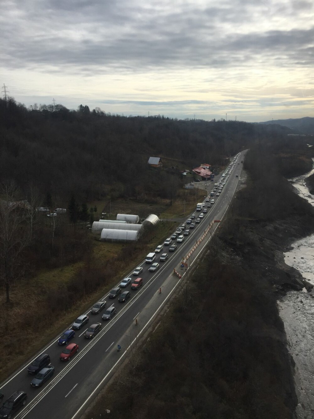 Trafic aglomerat pe DN 1. Coloană de 6 kilometri formată spre Brașov - Imaginea 3
