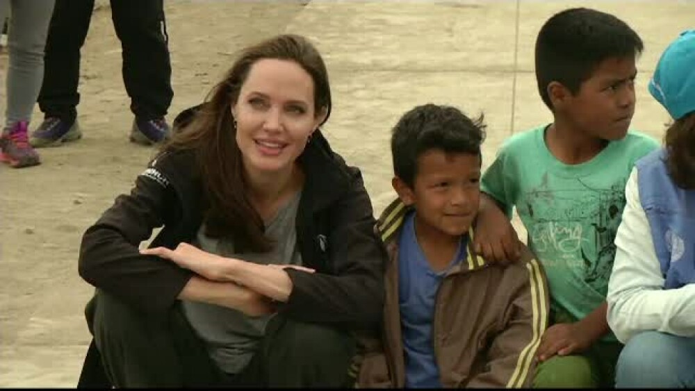 10 lucruri pe care nu le știai despre Angelina Jolie. Actrița își sărbătorește cea de-a 48-a aniversare | Imagini de colecție - Imaginea 21