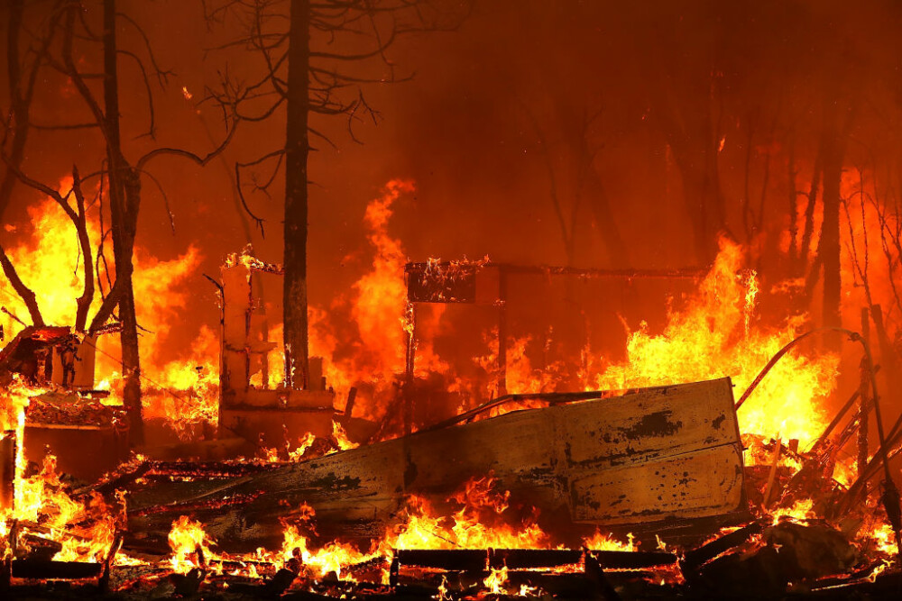 Orașul Paradise înainte și după incendiul 