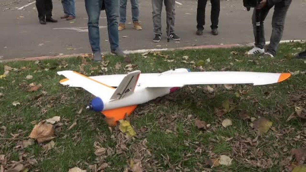 Premieră mondială. Un român a construit o dronă pe care a ghidat-o deasupra Carpaților - Imaginea 5