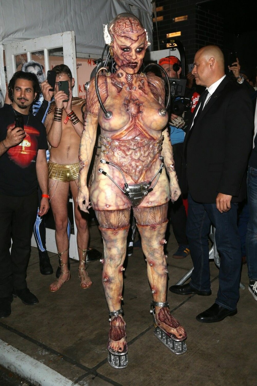 Heidi Klum s-a transformat de Halloween în zombie. Foto cu costumul șocant - Imaginea 4