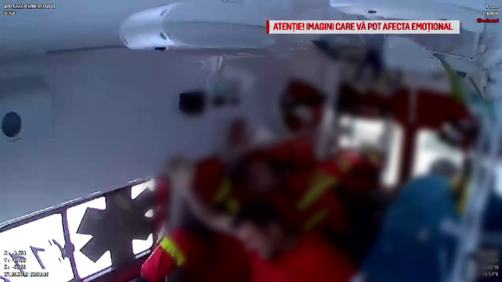 Scene tulburătoare din ambulanța răsturnată în Pitești. Filmare din timpul impactului - Imaginea 1