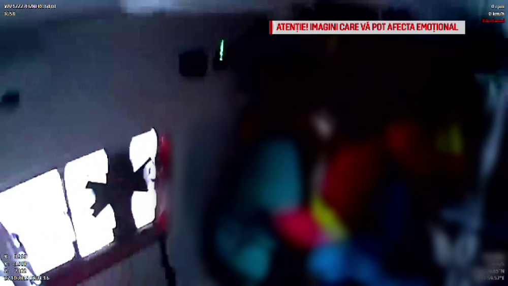 Scene tulburătoare din ambulanța răsturnată în Pitești. Filmare din timpul impactului - Imaginea 3