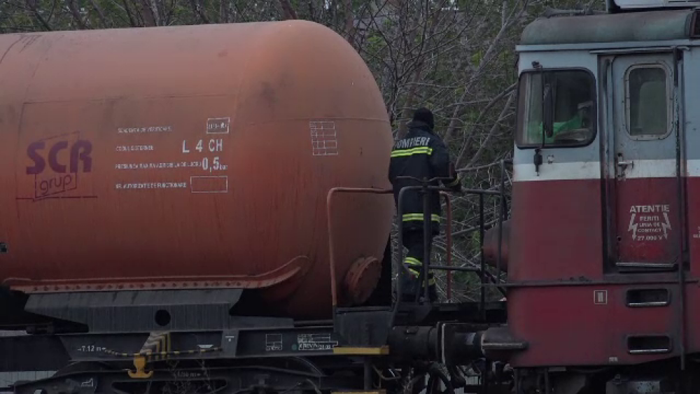Alertă în Buzău, după ce dintr-un tren a început să curgă acid clorhidric - Imaginea 2