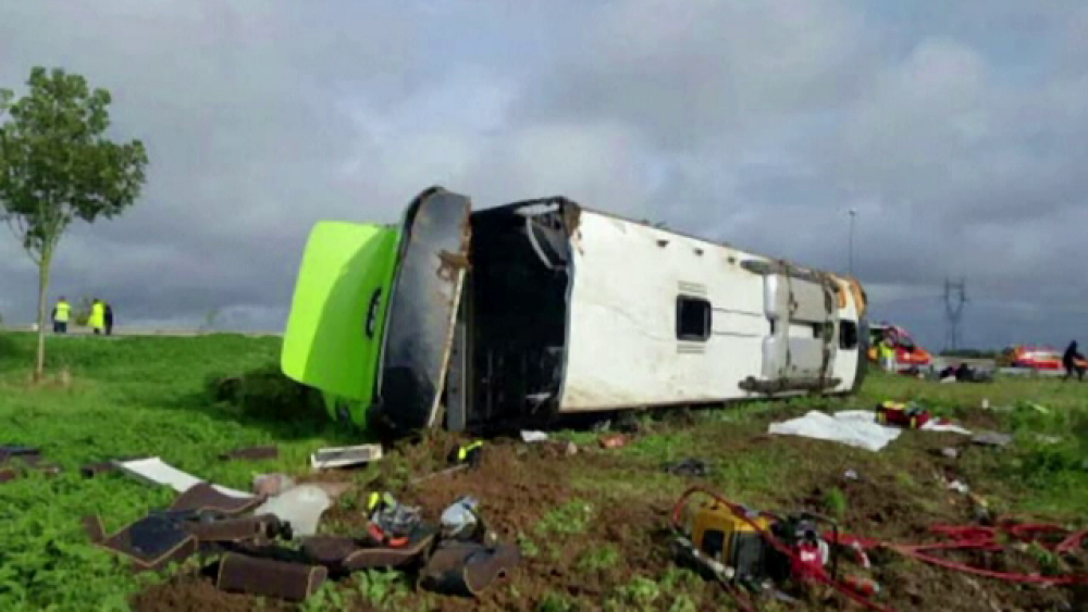 Cauza răsturnării autocarului cu 32 de pasageri, în Franța, în care erau și români - Imaginea 1