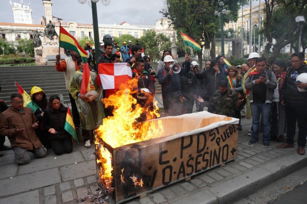 Jafuri şi atacuri în mai multe oraşe din Bolivia, după 