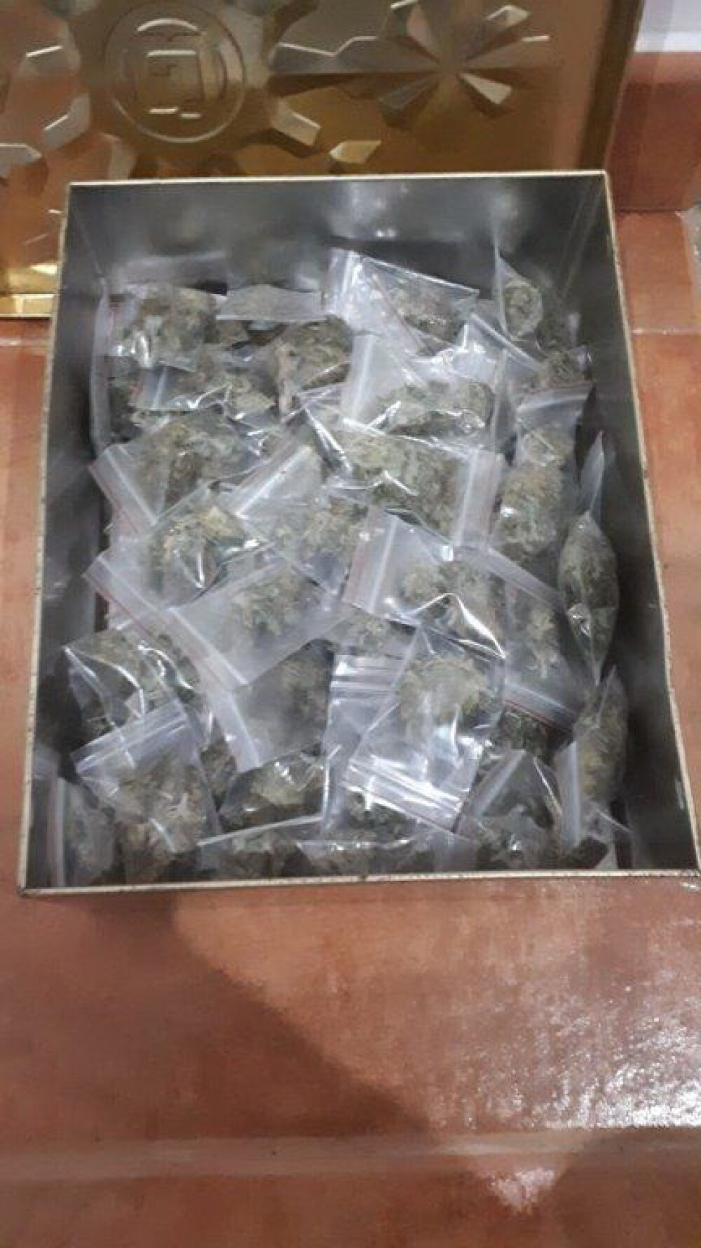 Captură de droguri de peste 500.000 de euro în casa unui tânăr din Neamț - Imaginea 5